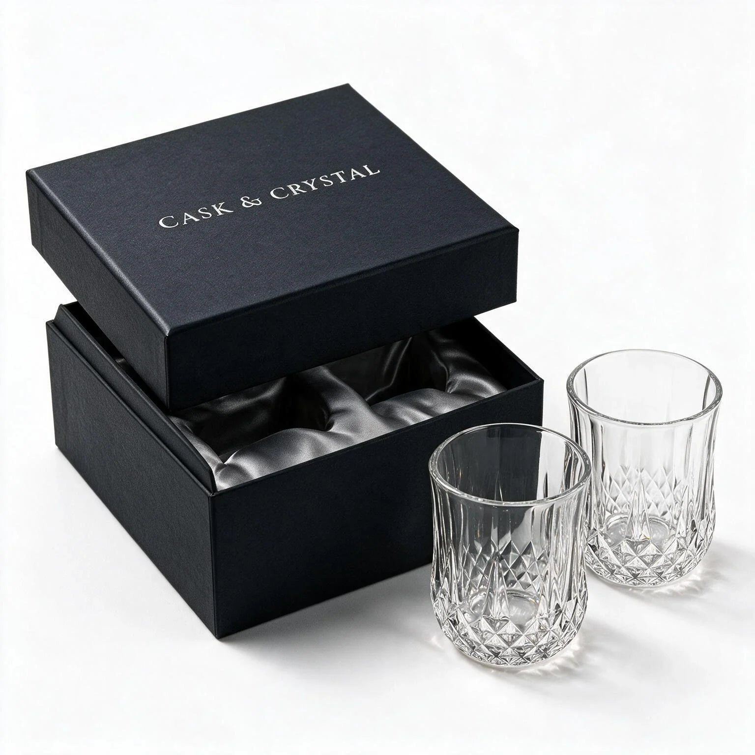 Lyra classic whisky glass featuring a geometric diamond pattern and softly faceted sides 6
