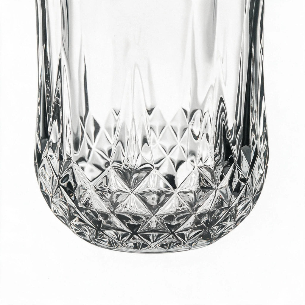 Lyra classic whisky glass featuring a geometric diamond pattern and softly faceted sides 2