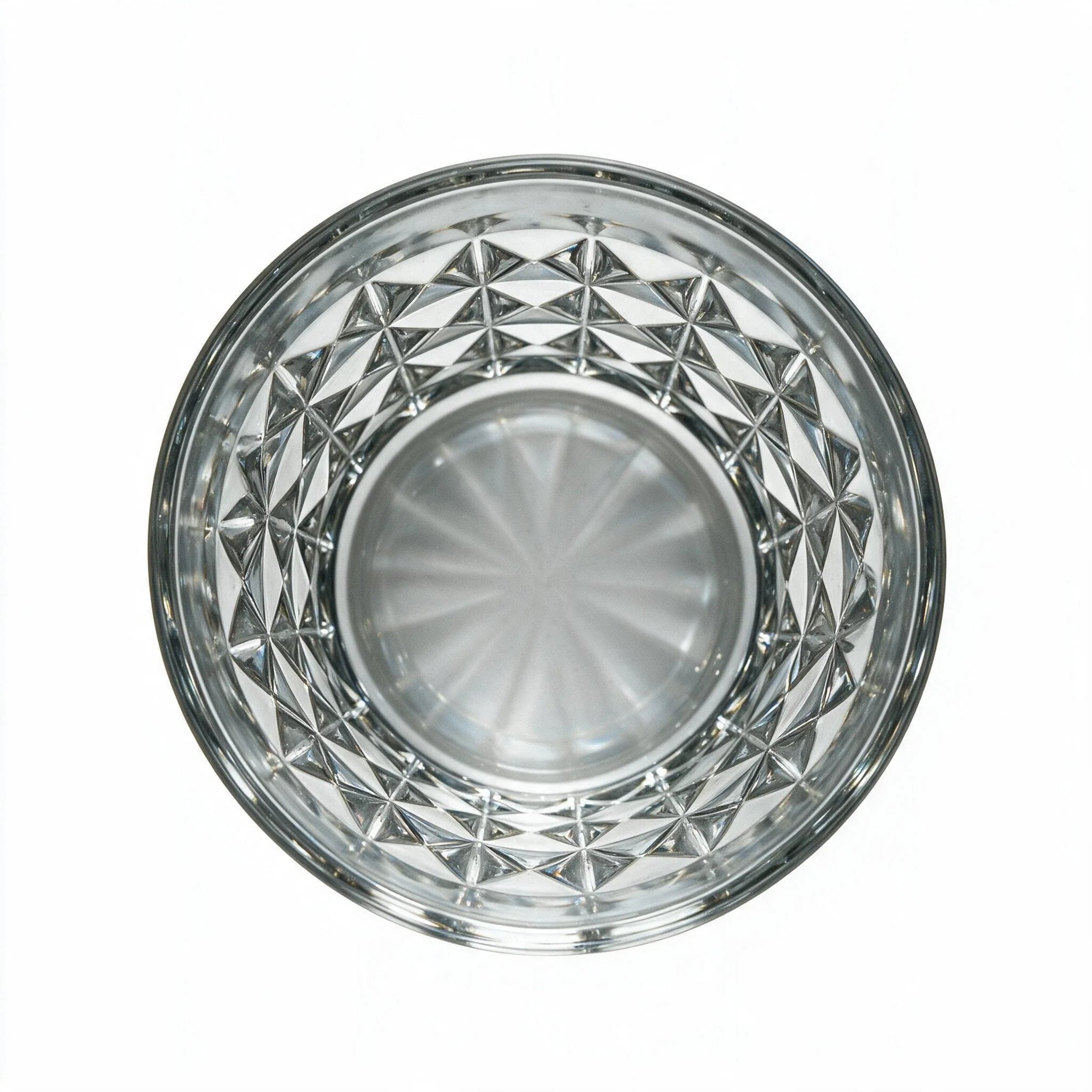 Harlow classic whisky glass with a geometric diamond pattern and flat base 4