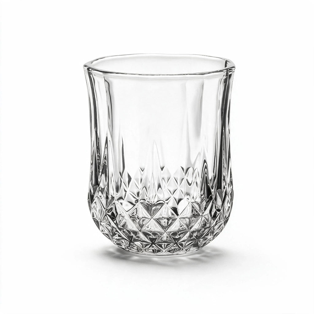Lyra classic whisky glass featuring a geometric diamond pattern and softly faceted sides