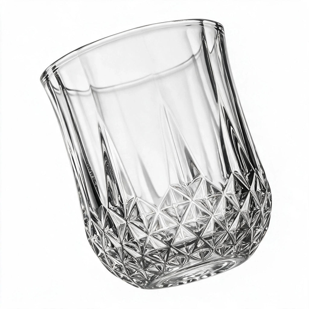 Lyra classic whisky glass featuring a geometric diamond pattern and softly faceted sides 3